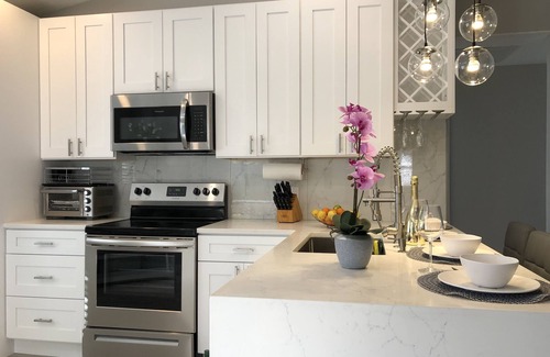 South Venice Villa | Peaceful bright home minutes from the beach