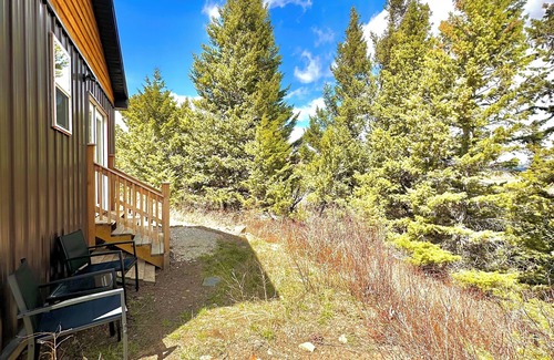 East Glacier Park Cabin | Peaceful Cabin w/Waterfall near Glacier Natl Park