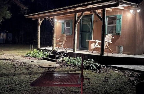 Wilder Cabin | Peaceful cabin in secluded mountain spot beside a picturesque creek
