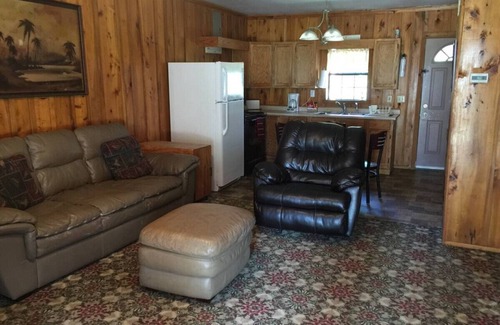 Lake Village Cabin | Peaceful cabin in orchard with Lake Chicot views!