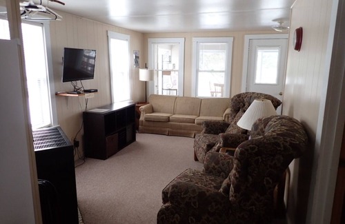 White Cloud Cottage | Peaceful cabin on Robinson Lake at Millers Resort!