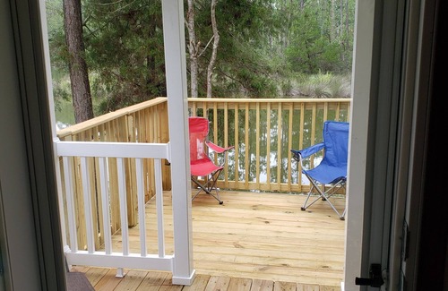 Elberta House | Peaceful Cabin on the Water fishing boat 3br 2 ba fishing from the back porch