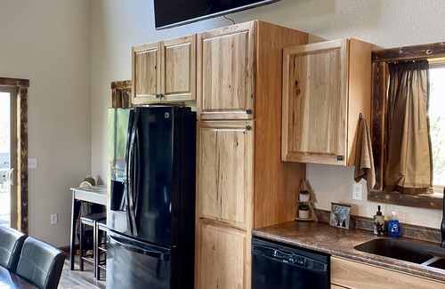 Custer Cabin | Peaceful Cabin with Beautiful Mountain Views
