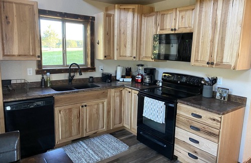 Custer Cabin | Peaceful Cabin with Beautiful Mountain Views