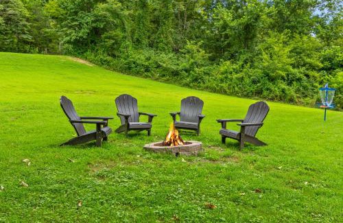Heidelberg House | Peaceful cabin with hot tub, games, near river