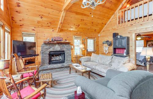 Epworth House | Peaceful Cabin with Hot Tub 11 Mi to Blue Ridge!
