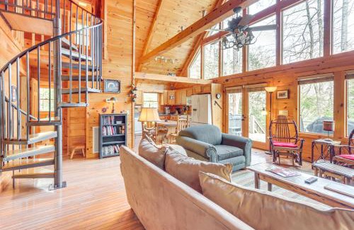 Epworth House | Peaceful Cabin with Hot Tub 11 Mi to Blue Ridge!