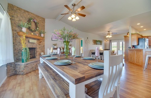 Bates House | Peaceful Cameron Getaway ~ 5 Mi to Poteau!