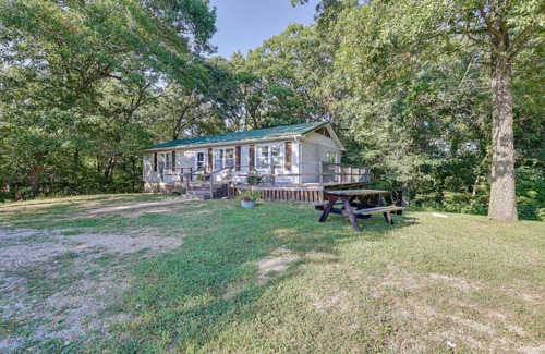 Cassville House | Peaceful Cassville Vacation Rental - Hike and Fish!