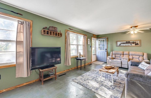 Cassville House | Peaceful Cassville Vacation Rental - Hike and Fish!