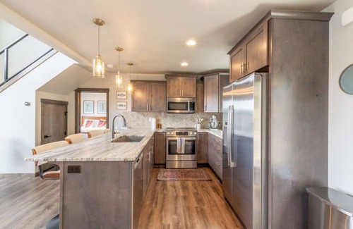 Worley House | Peaceful Cd'A Lakeview house with kayaks, paddleboard, golf cart sleeps 6