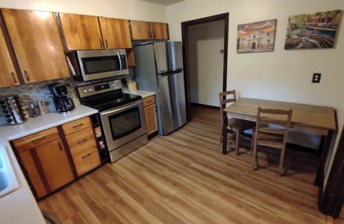 North San Antonio - SAT House | Peaceful & central located home with fully equipped kitchen & backyard BBQ oasis