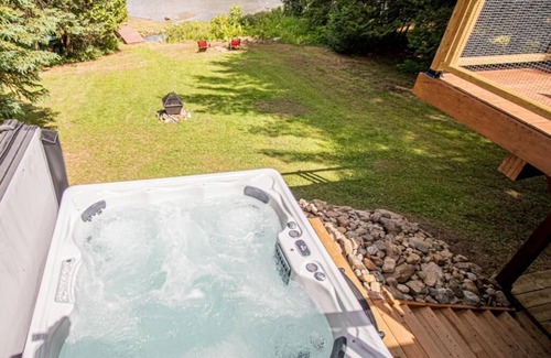 Labelle Ski Chalet | Peaceful Chalet on Pristine Lac de l'Abies in Labelle, QC. Dogs Welcome!