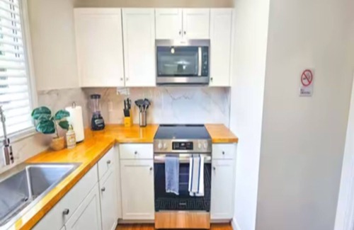 Charlotte House | Peaceful Charlotte Duplex