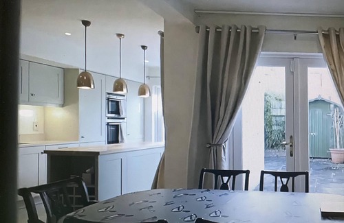 Ballsbridge Apartment | Peaceful City Living Near Grand Canal Dock Park Lane, Dublin