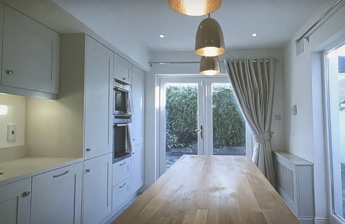 Ballsbridge Apartment | Peaceful City Living Near Grand Canal Dock Park Lane, Dublin