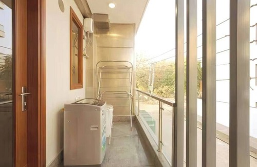 Sushant Lok Apartment | Peaceful City Paradise w/King Bed & Tub