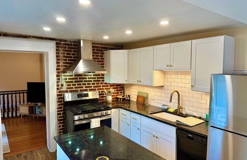 Downtown Wilmington Apartment | Peaceful City Retreat - 2BR w/Vintage Charm