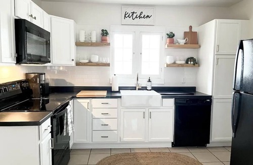 Salina House | Peaceful & Clean Getaway/3BR-By KWU & DnTown