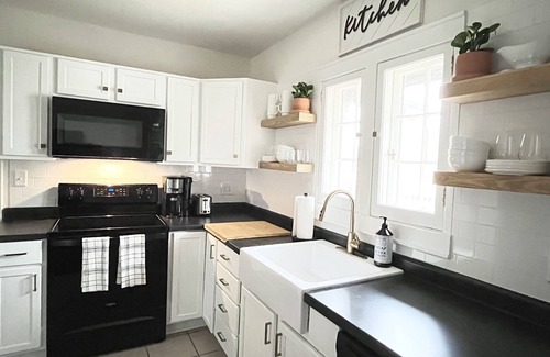 Salina House | Peaceful & Clean Getaway/3BR-By KWU & DnTown