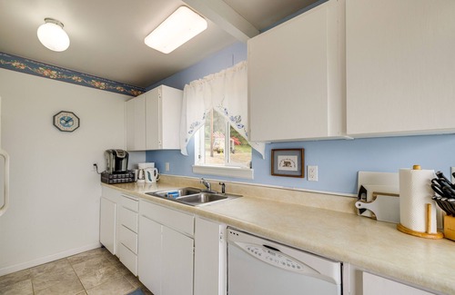 Cloverdale House | Peaceful Cloverdale Home - Walk to Winema Beach