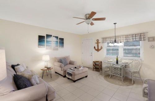 Marco Island House | Peaceful condo with pool and brief walk to beach