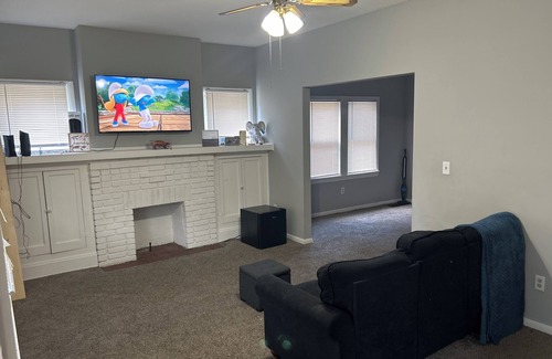 Cleveland House | Peaceful Convenient 1 bedroom