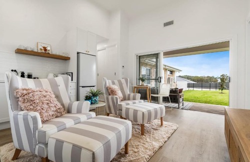Orange Apartment | Peaceful & Cosy Studio - Immaculate Presentation