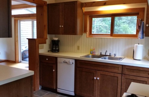 Seawall Cottage | Peaceful Cottage with Ocean Access