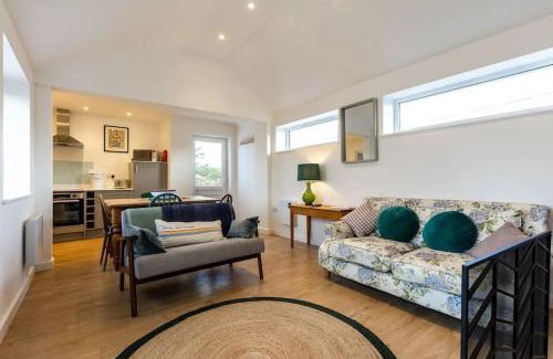Irstead House | Peaceful Cottage by the Sea