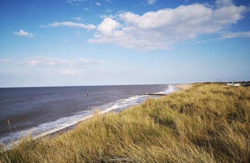 Irstead House | Peaceful Cottage by the Sea