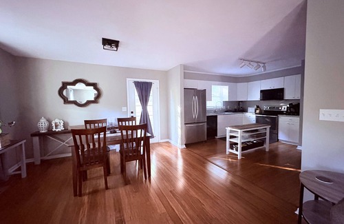 High Point Cottage | Peaceful cottage close to Furniture Market, HPU, and High Point Greenway