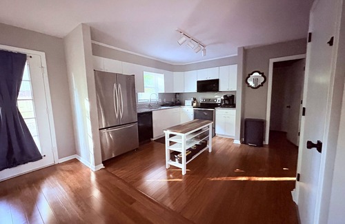 High Point Cottage | Peaceful cottage close to Furniture Market, HPU, and High Point Greenway