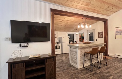 New Franklin Cottage | Peaceful cottage farmhouse with firepit, 5 minutes from reservoir
