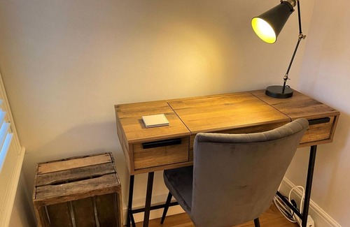 Horsham House | Peaceful Cottage for Two in Horsham