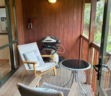 Tamahere Ski Chalet | Peaceful cottage in beautiful landscaped native bush gully