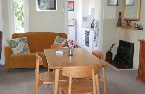 Enfield Cottage | Peaceful cottage in private garden setting.