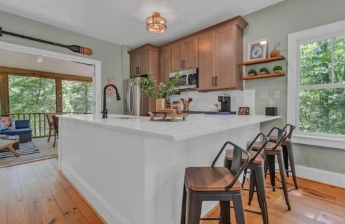 Irvington House | Peaceful cottage in the quaint Town of Irvington!