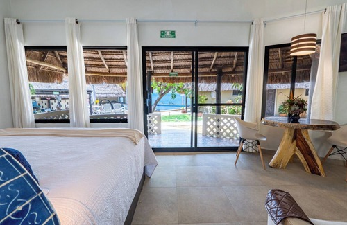Isla Mujeres House | Peaceful cottage on the beach with heated pool, sunsets and tropical gardens