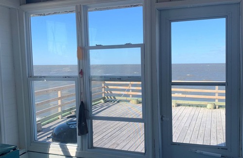 Fortescue House | Peaceful cottage on bay front