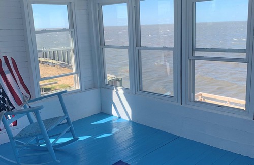 Fortescue House | Peaceful cottage on bay front