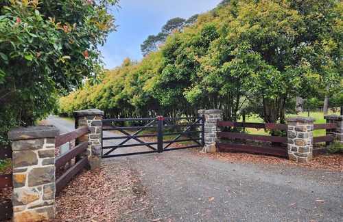 Willowmavin Cottage | Peaceful cottage retreat an hour from Melbourne