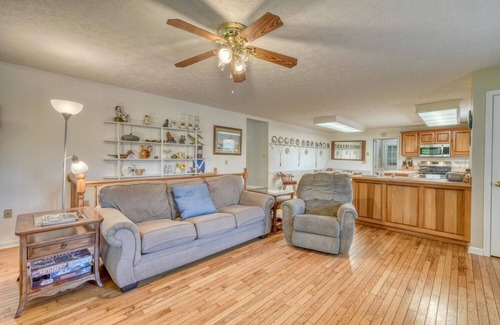 Suches Cottage | Peaceful Cottage w/Hot Tub in Appalachian Mountains - near fishing and trails!