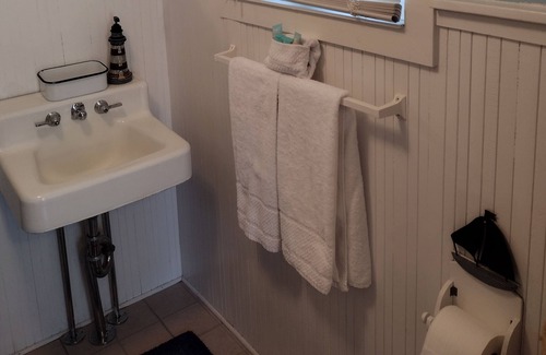 East Wareham Cottage | Peaceful Cottage with Pond/Lake minutes from Cape Cod