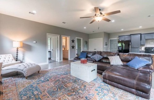 Klondike House | Peaceful Country Escape - Minutes to Town & Attractions