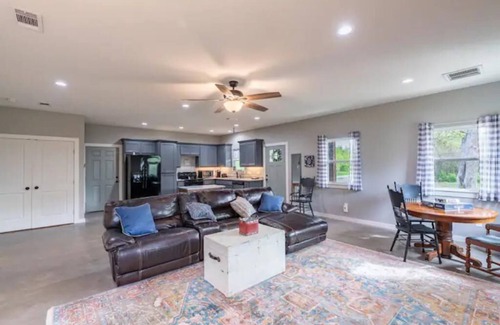 Klondike House | Peaceful Country Escape - Minutes to Town & Attractions