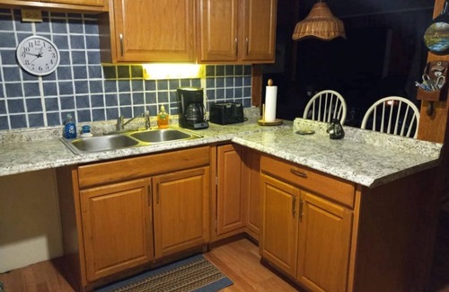 Pinetta Cabin | Peaceful Country Getaway Pet Friendly and Cozy!