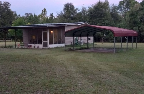 Pinetta Cabin | Peaceful Country Getaway Pet Friendly and Cozy!