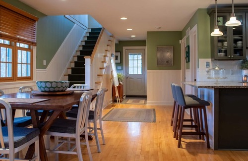 Three Oaks House | Peaceful country home with great kitchen & location