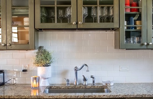 Three Oaks House | Peaceful country home with great kitchen & location